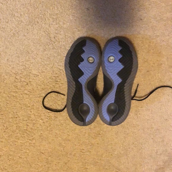 Nike Kyrie Flytraps - Picture 7 of 13